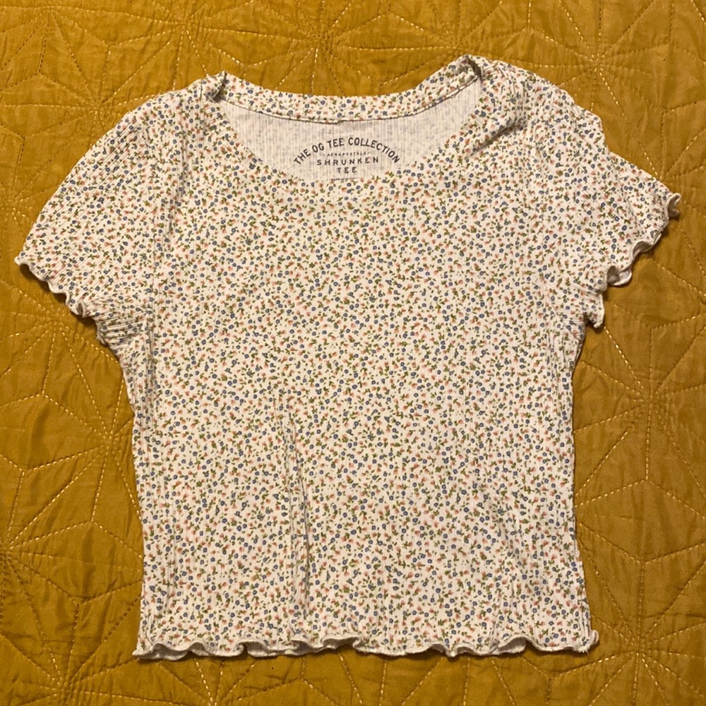 Small print floral tee!